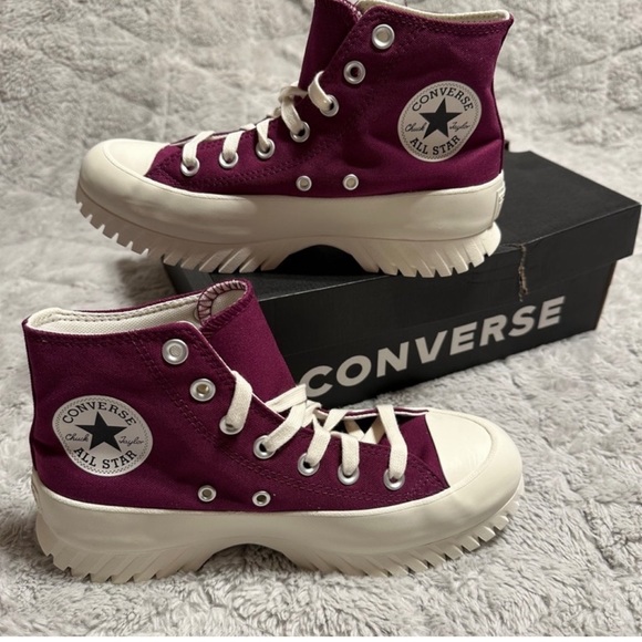 New Converse CTAS Lugged 2.0 Hi Top Sneakers - Picture 3 of 9